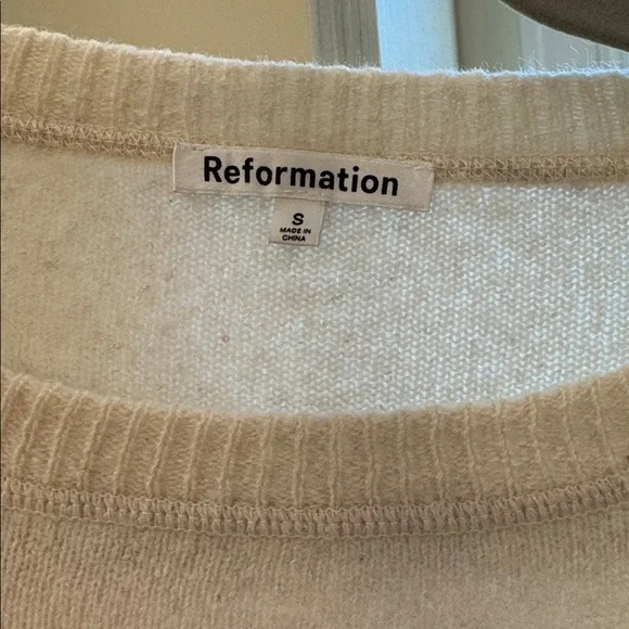Reformation lightweight Cashmere sweater - Picture 2 of 2